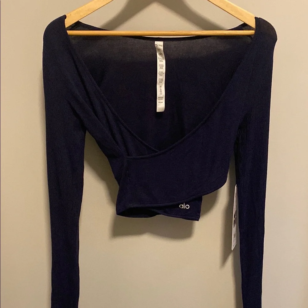 Alo Yoga Amelia Long Sleeve Crop Top. BNWT - Picture 4 of 12
